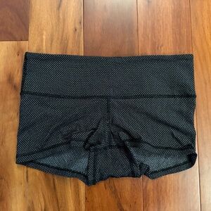 Lululemon Training Shorts Black & White Size 6 EUC!
